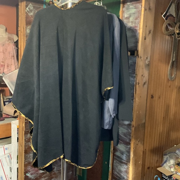 C.C cape - Picture 6 of 6